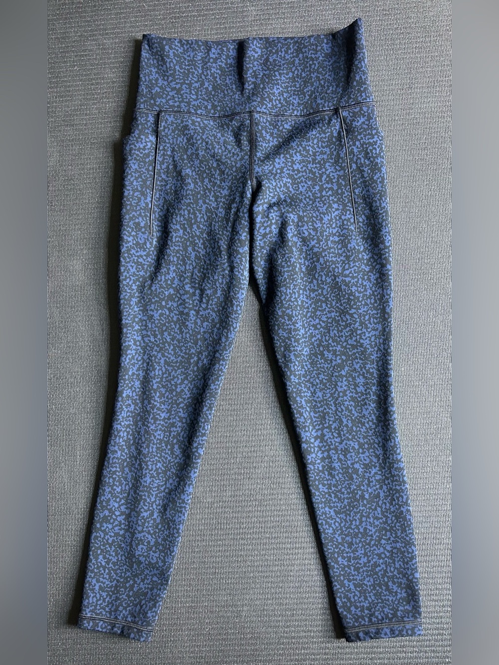 Athleta Salutation Stash Pocket Textured Gravel Tight size small